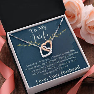 Expressing Unity: Interlocking Heart Necklaces for Best Friends